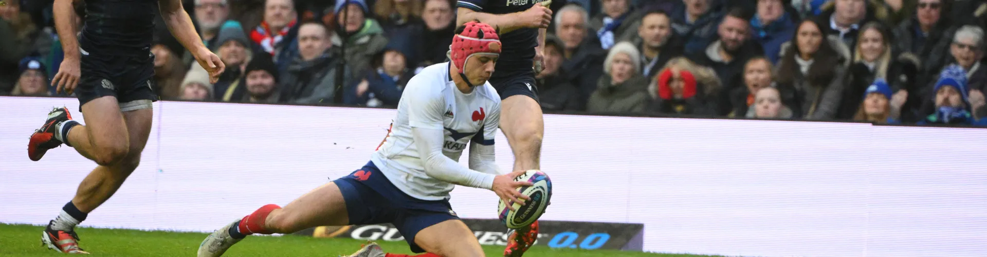 LES BLEUS FONT PLIER EDIMBOURG