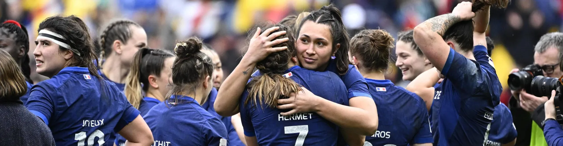 Les Bleues dominent le pays de Galles et rêvent du Grand Chelem