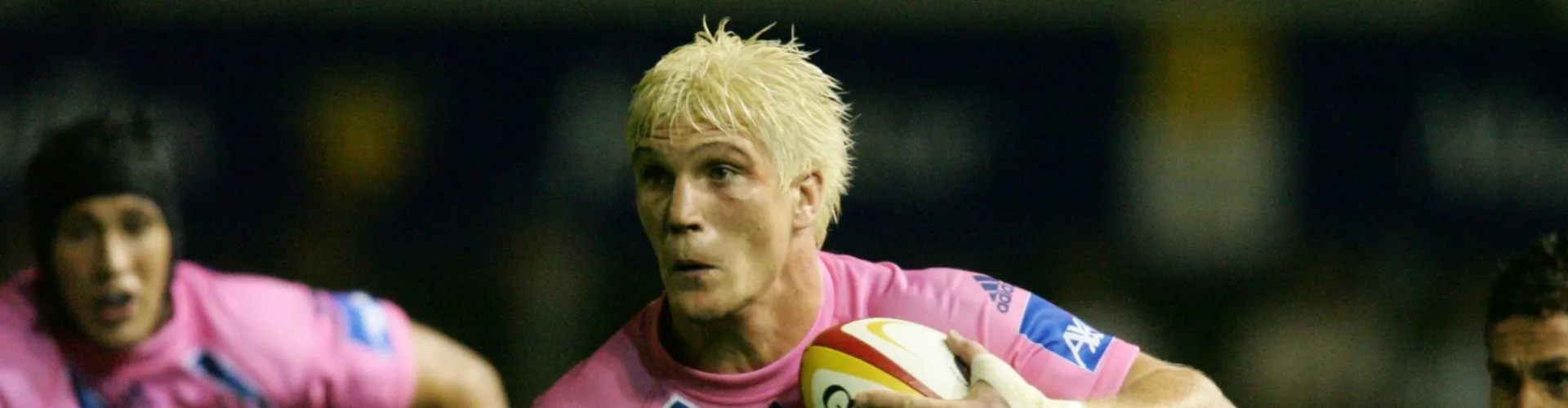 Emblèmes locaux, Super-héros, designs rétros, révolution rose… Le TOP14 et les maillots c’est toute une histoire