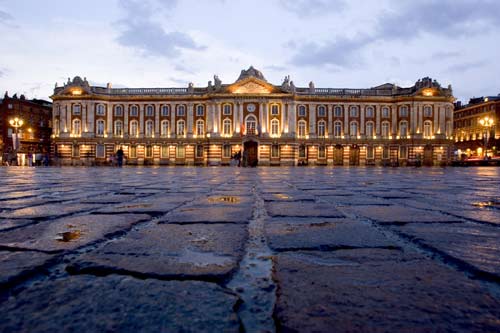 La place du Capitole, terrain de rugby pendant 3 jours !